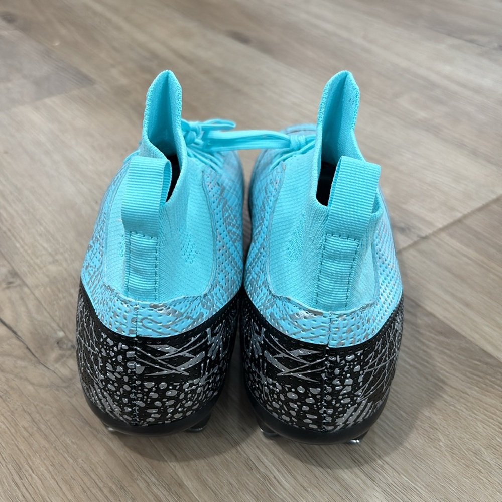 NEW Men’s Football/Soccer Cleats - Picture 3 of 5